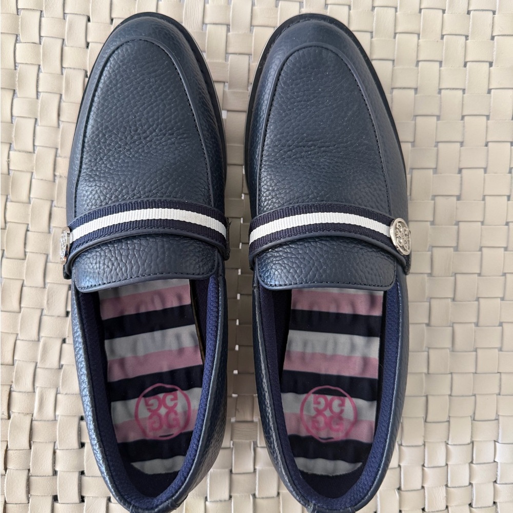 Elegant Navy Golf shoes with Stripe Detail